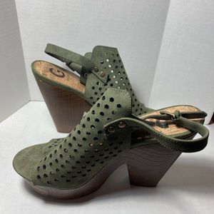 G by Guess Platform Sandals Sz 11